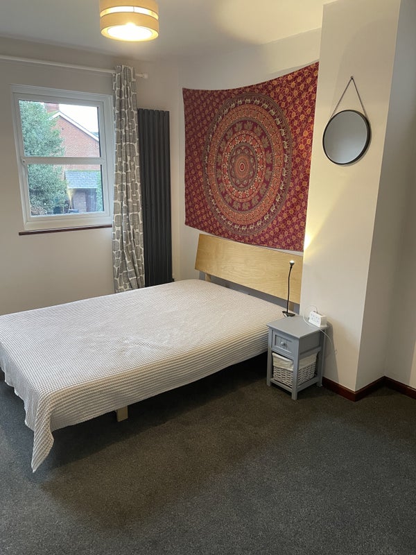 'Large double bedroom in Wolverton' Room to Rent from SpareRoom