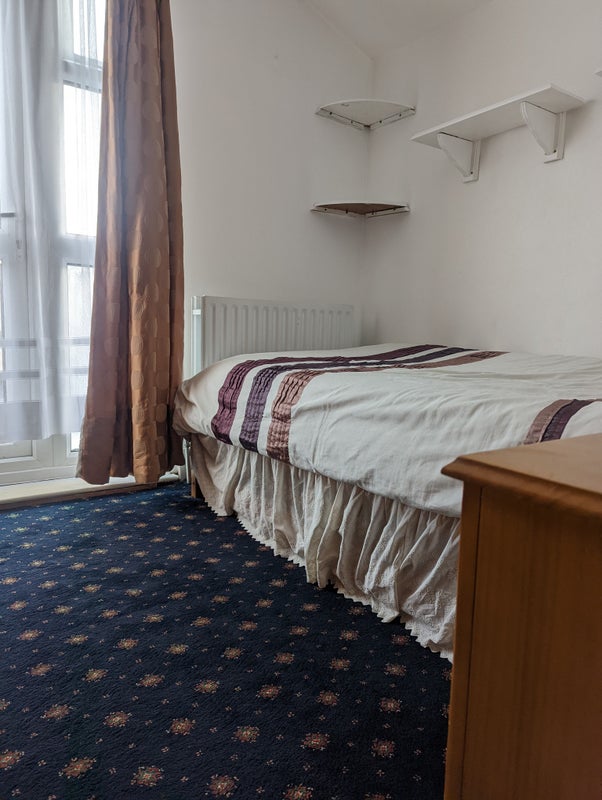 'Single Bedroom For Rent In Family House, Females ' Room to Rent from