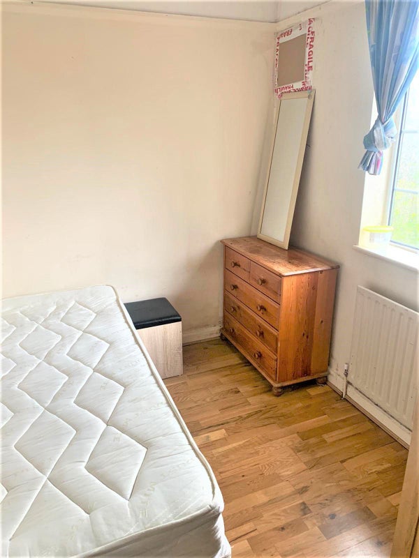 'Rodney Place, Wimbledon, SW19 2LQ' Room to Rent from SpareRoom