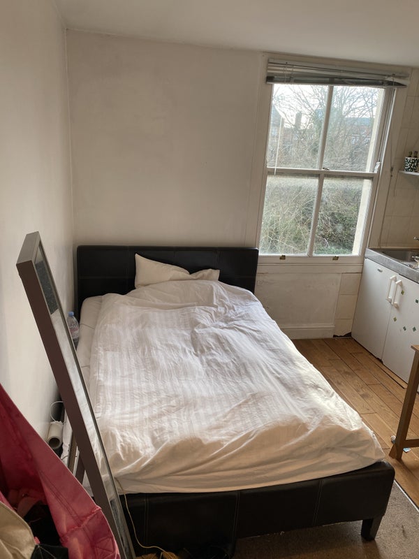 'Nice Location self contained studio with nice view' Room to Rent from