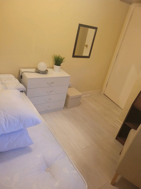 Photo 1: Bedroom