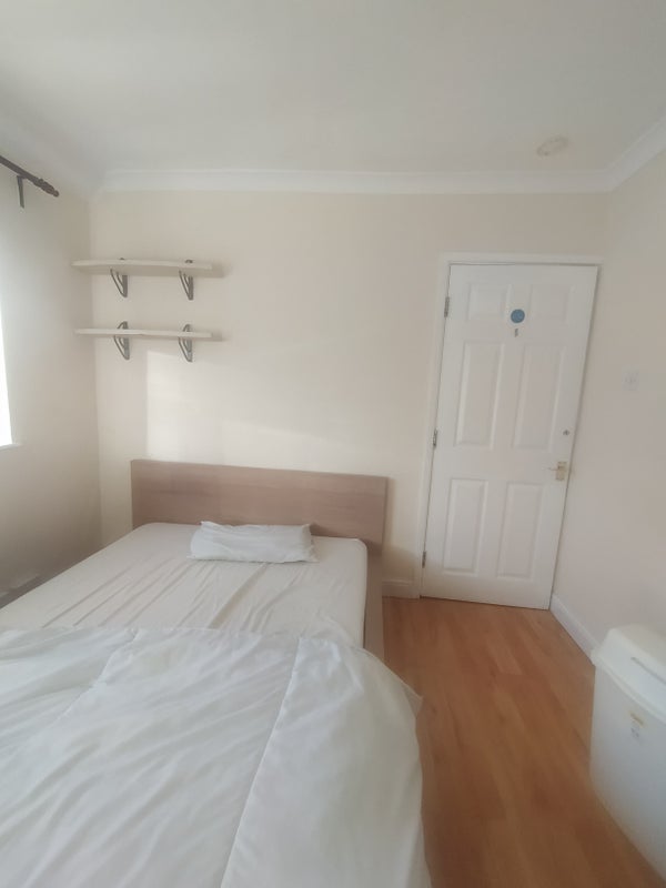 '1 Room for rent near Hillingdon hospital' Room to Rent from SpareRoom