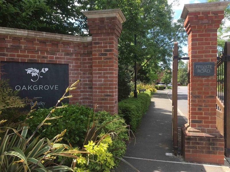 'Large double room in Caterham Flatshare' Room to Rent from SpareRoom