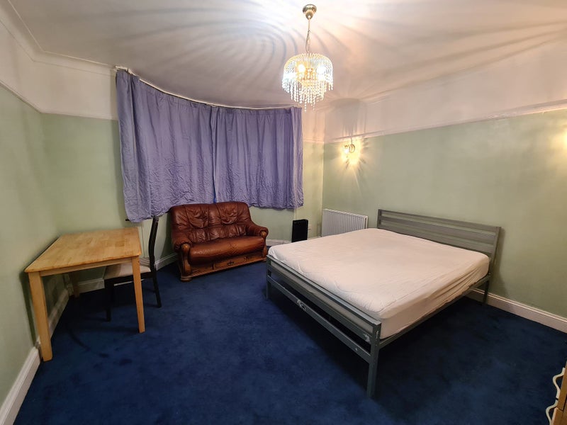 'Double room to rent Willesden NW10 2HW' Room to Rent from SpareRoom