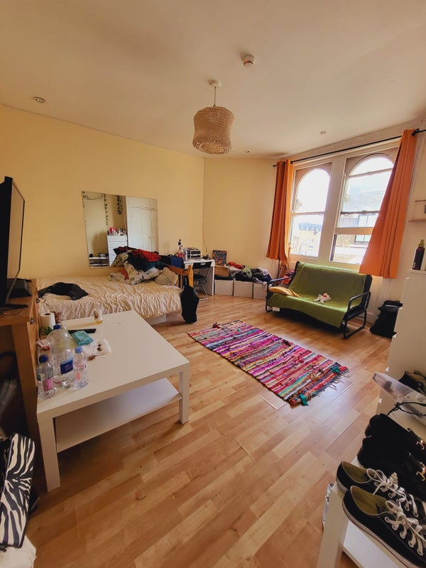 'Dalston, E8 *Inclusive* Lovely Studio Apartment ' Room to Rent from