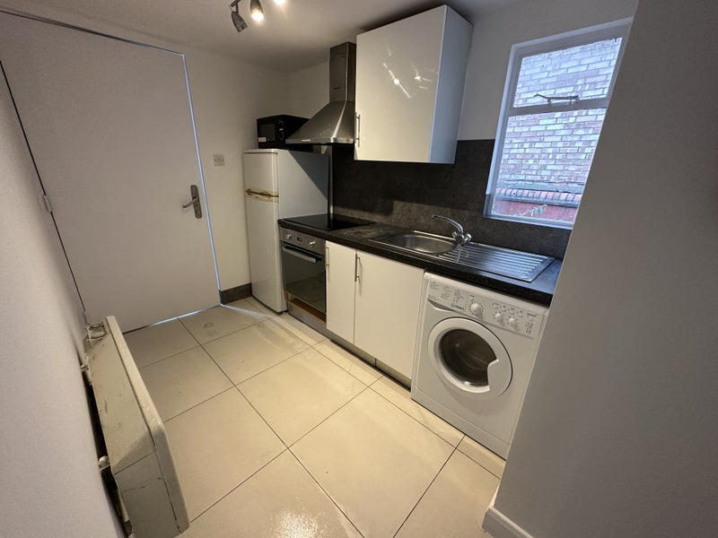 'Studio In Willesden Green (Jubilee Line)' Room to Rent from SpareRoom