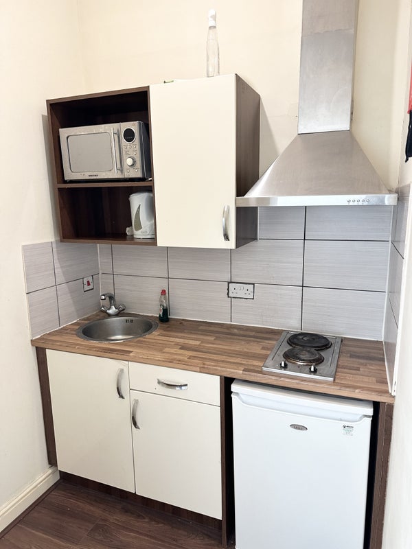 'Ealing £950 Studio Flat For Rent ' Room to Rent from SpareRoom