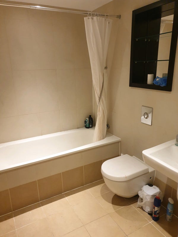 'Double room in Leeds Docks with personal bathroom ' Room to Rent from
