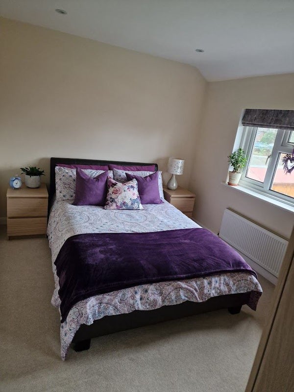 Photo 1: Bed Room