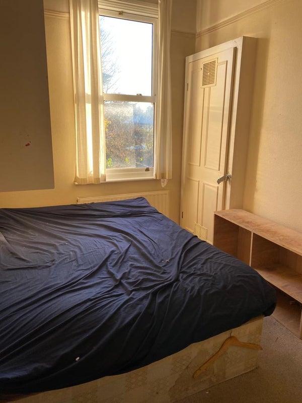 'Double Room in Catford Available ASAP' Room to Rent from SpareRoom