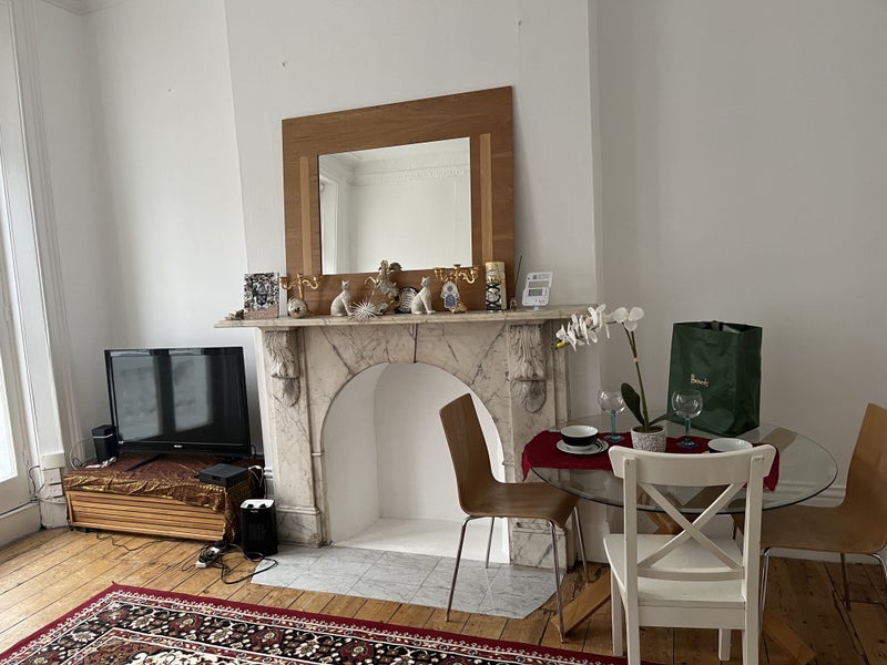 'Central London flat with Balcony West Kensington ' Room to Rent from