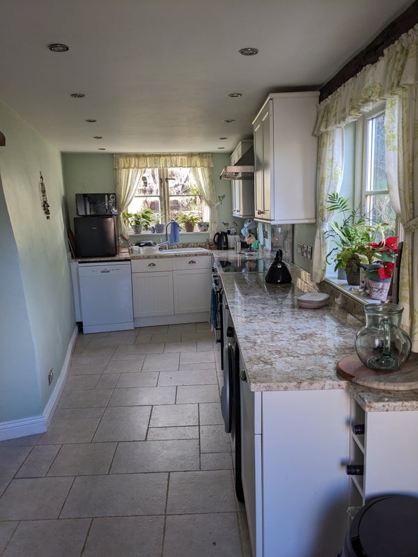 'Lovely cottage in village outside Newton Abbot' Room to Rent from