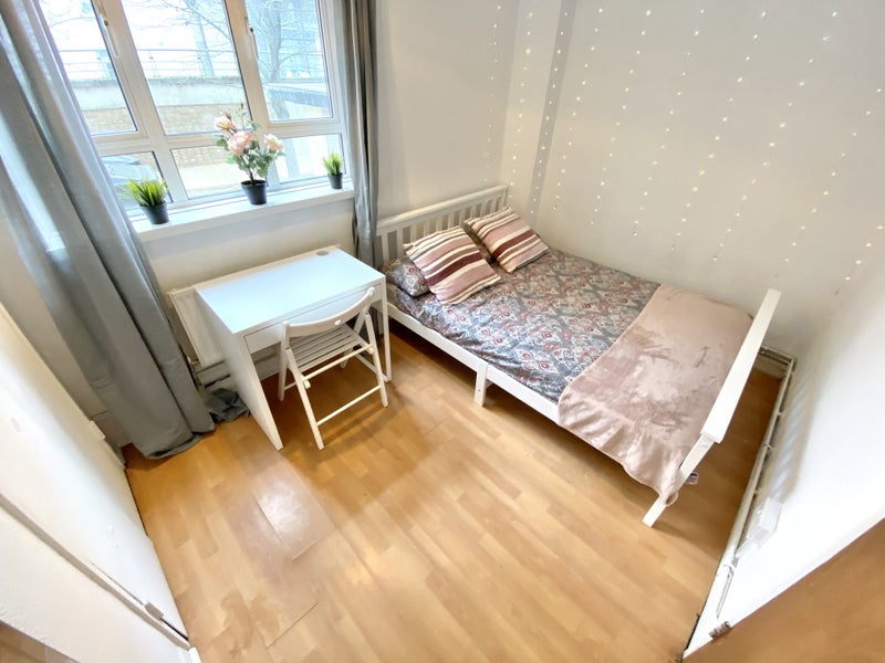 'Amazing Room In Holborn 🤩 ' Room to Rent from SpareRoom