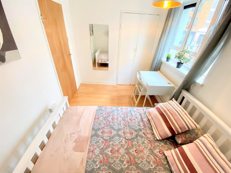 'Amazing Room In Holborn 🤩 ' Room to Rent from SpareRoom