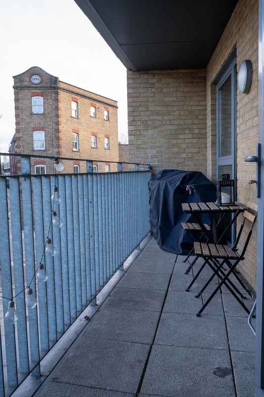 'Stepney Green Bedroom with Own Bathroom' Room to Rent from SpareRoom