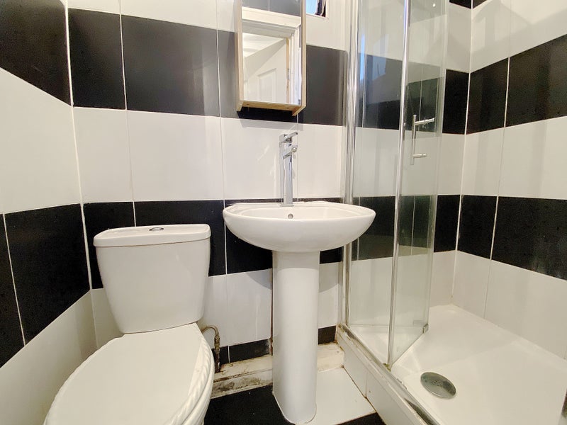 'Single Studio 5 Mins Walk To Hounslow East' Room to Rent from SpareRoom