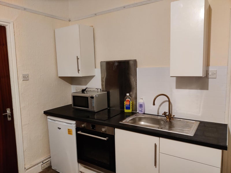 'Studio Flat Rawcliffe St' Room to Rent from SpareRoom