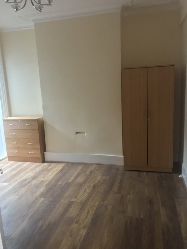 'Ground Floor Studio N22' Room to Rent from SpareRoom
