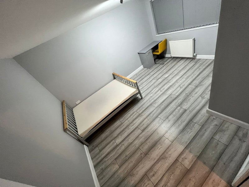 'Near Kingston University Flat' Room to Rent from SpareRoom