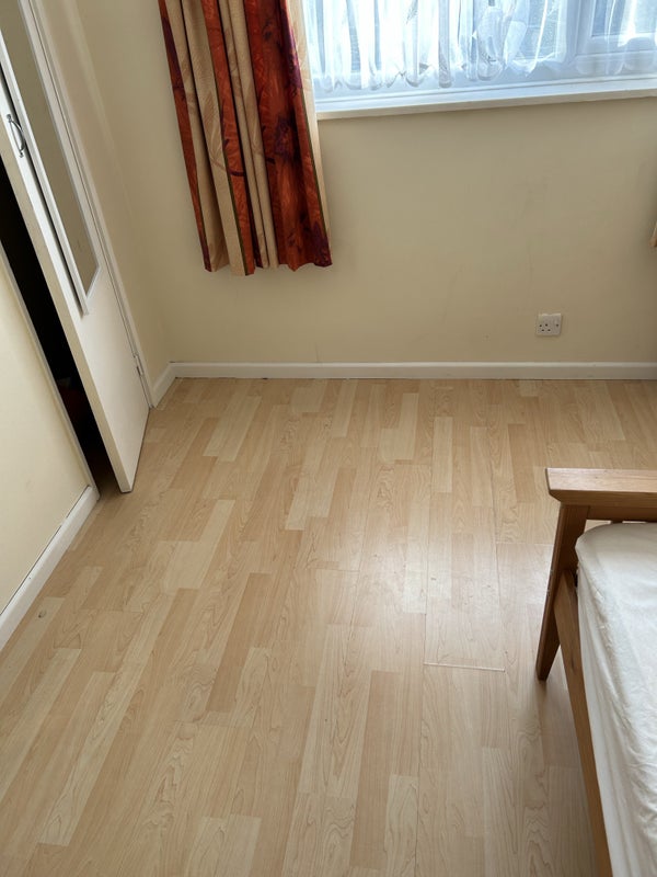 'Double room available in Farnborough (Male only)' Room to Rent from