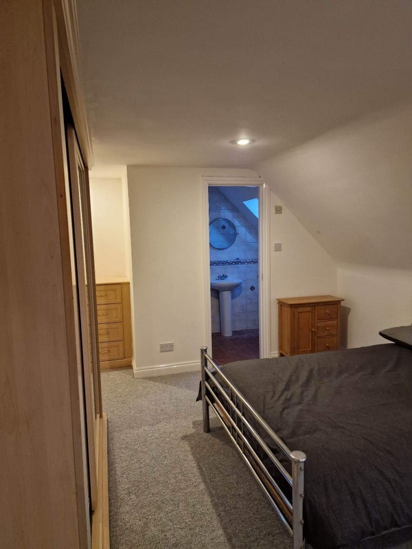 'En suite central Ferndown' Room to Rent from SpareRoom