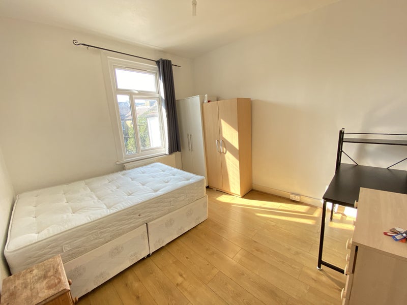 'Selection Of Rooms To Rent Muswell Hill N10 1Lr' Room to Rent from