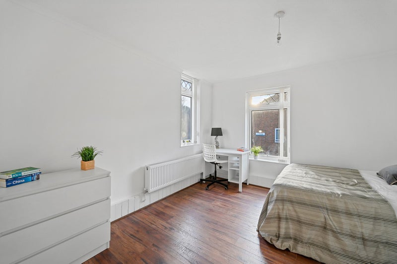 'Three Bedroom House in Camberwell' Room to Rent from SpareRoom