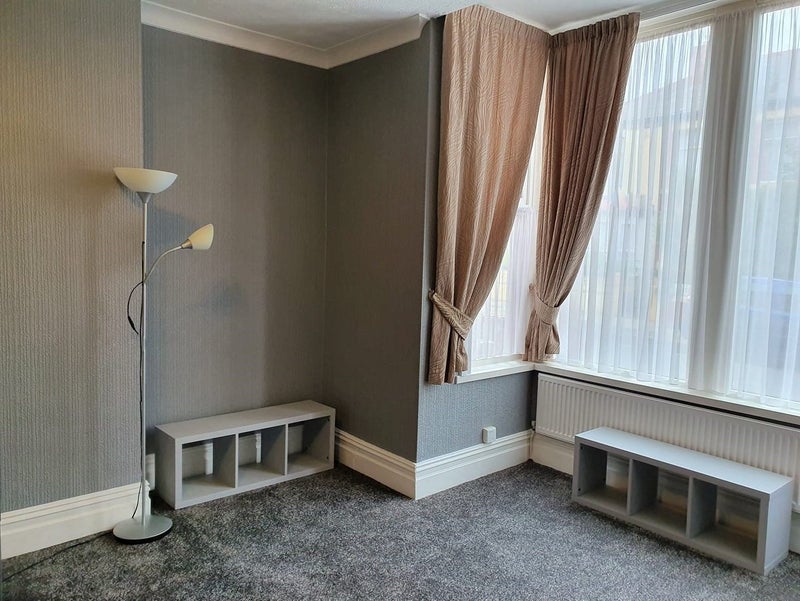 'Self Contained Flat No Deposit ' Room to Rent from SpareRoom