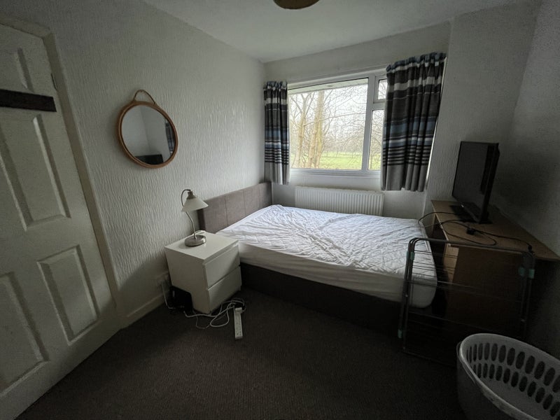 Photo 1: Room 1