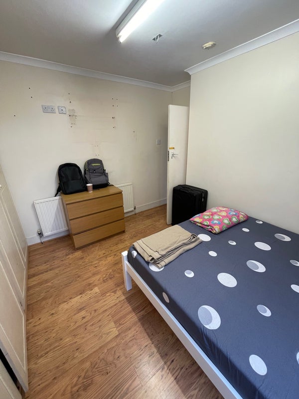 'Short let Double Bedroom Wembley' Room to Rent from SpareRoom