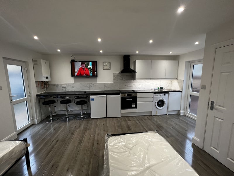 Photo 1: ALL BILLS INCLUSIVE 