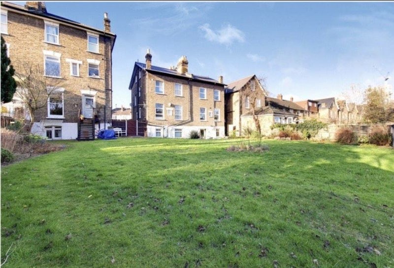 'Quiet upstairs double room to rent in Lewisham' Room to Rent from