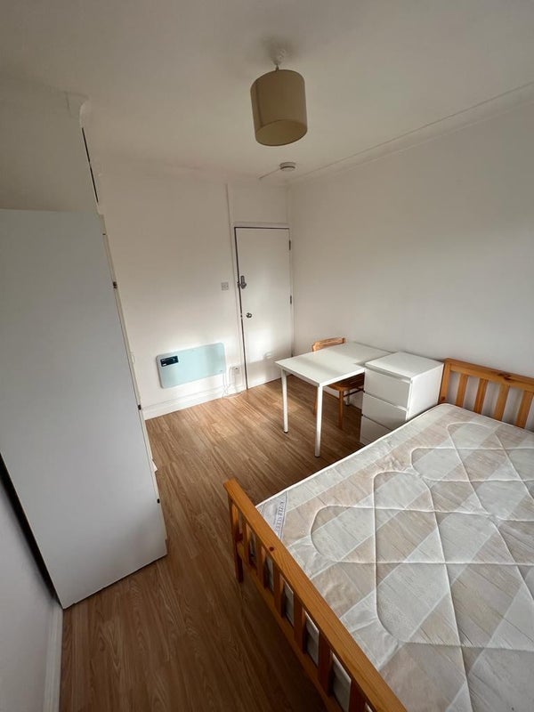 'Amazing Double Room Bethnal Green 850 Bills Inc ' Room to Rent from