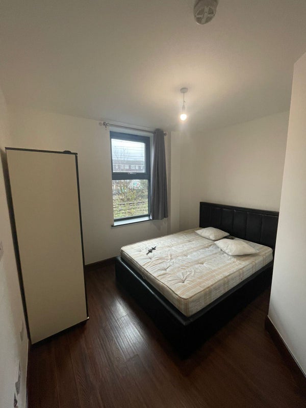 'Double room available near Queen Mary University o' Room to Rent from SpareRoom