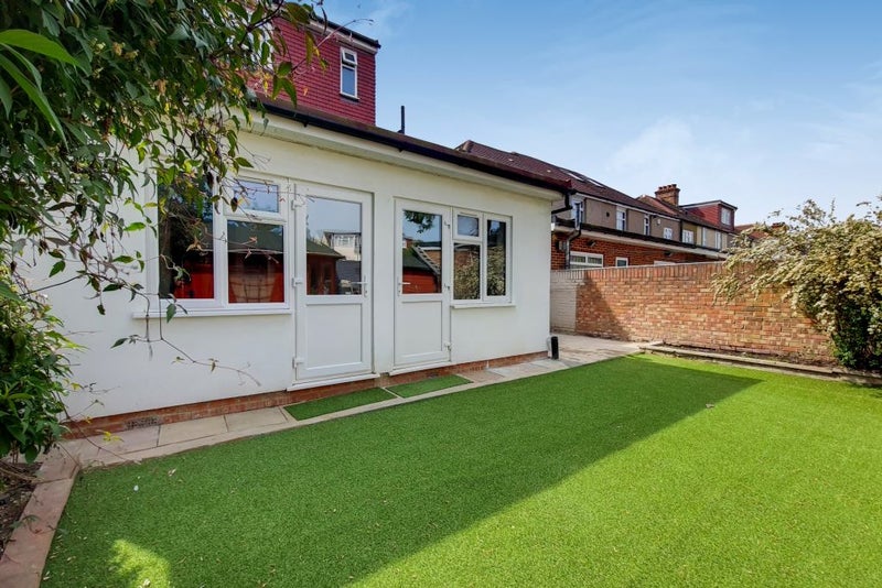 'Nice Studio Flat inc Bills. Hounslow. A+ Location' Room to Rent from