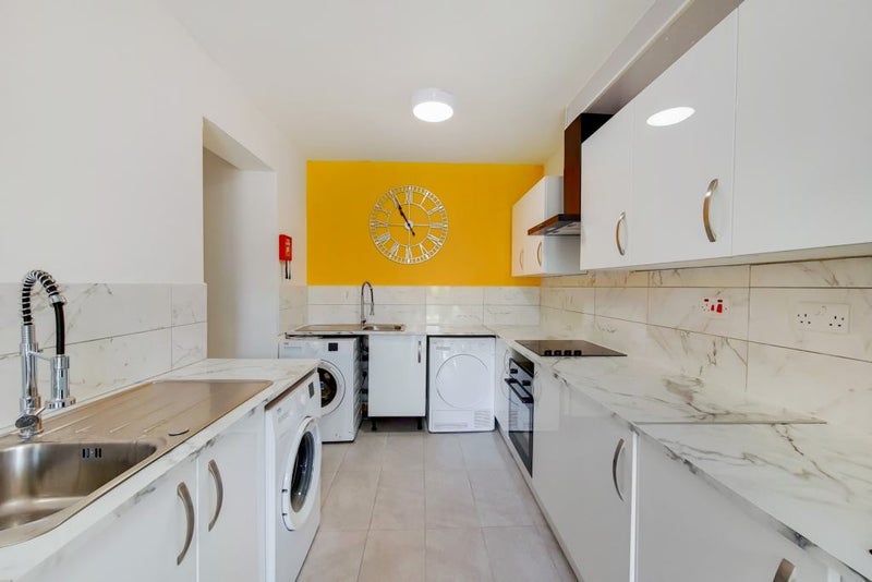 'Nice Studio Flat inc Bills. Hounslow. A+ Location' Room to Rent from