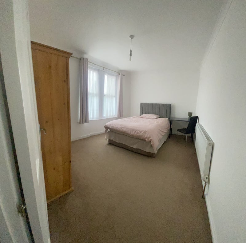 Photo 1: Room 1