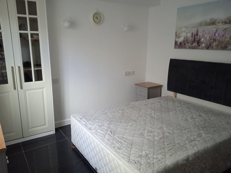 Photo 1: Bedroom