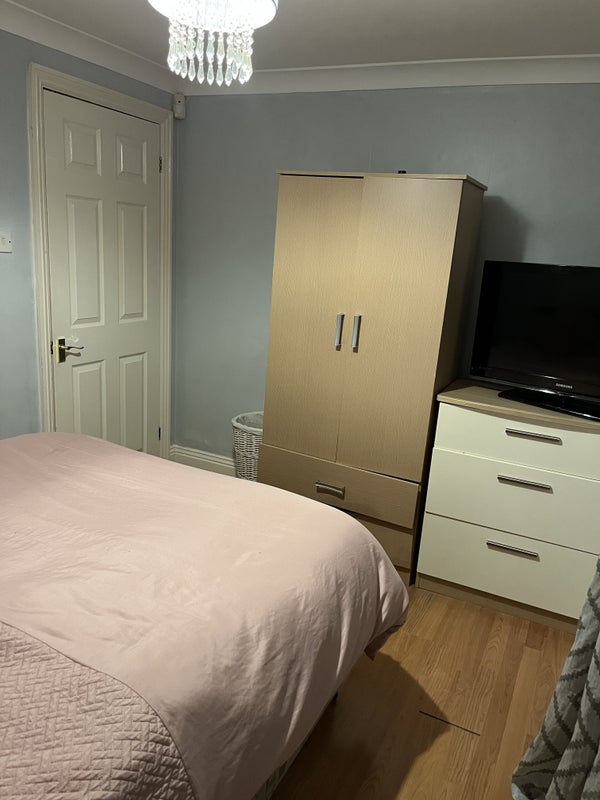 'Newly decorated double bedroom' Room to Rent from SpareRoom