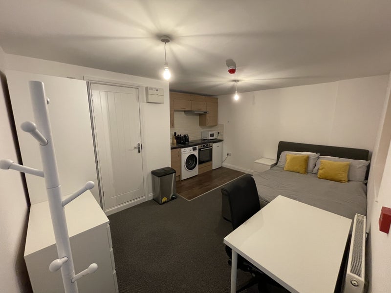 Photo 1: Bedsit Studio