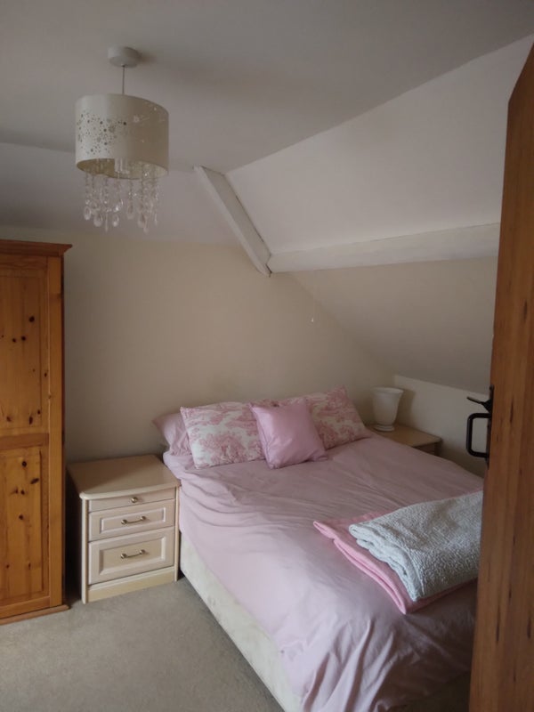 Photo 1: Bedroom 2