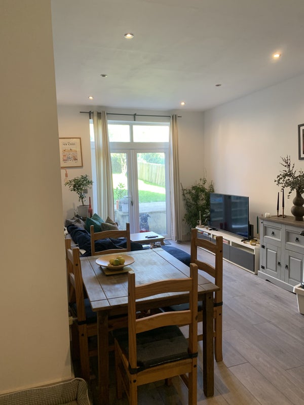 'Double room in lovely 2 bed flat in Streatham' Room to Rent from SpareRoom