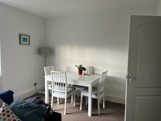 Photo 1: Table in reception room