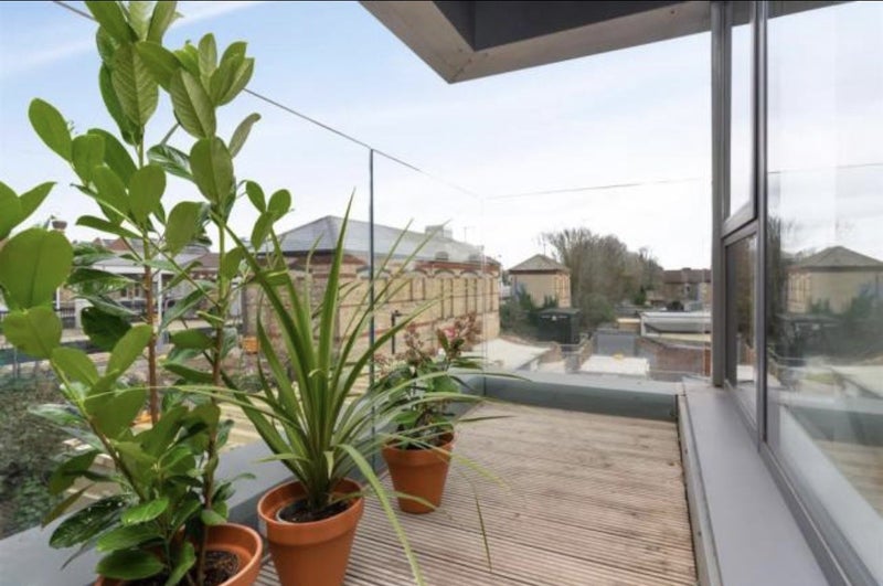 'Double Ensuite (30 sec walk West Drayton station)' Room to Rent from