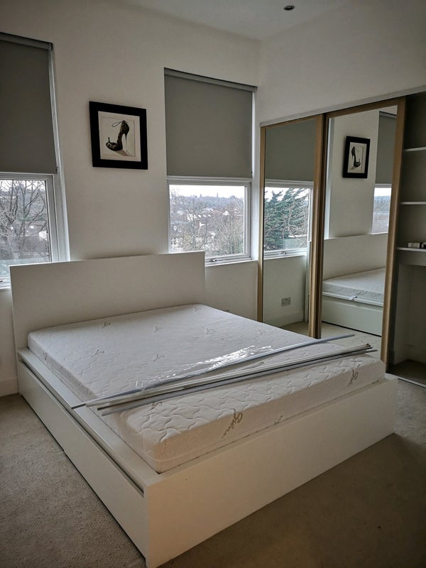 'Spacious ensuite in 2 bed flat, Streatham Hill' Room to Rent from