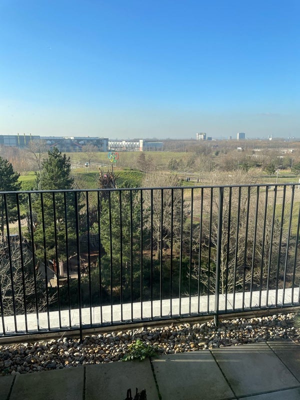 'Double room Ensuite Balcony Olympic Village' Room to Rent from