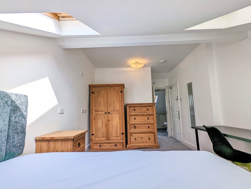 New Studio Flat in Edgbaston No Bills to Pay!' Room to Rent from SpareRoom