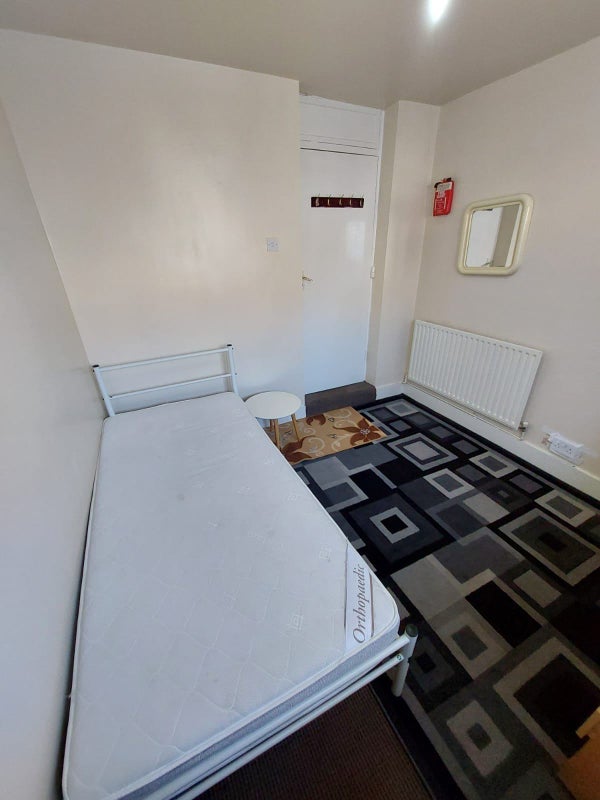 'Room Available In Upton Park' Room to Rent from SpareRoom