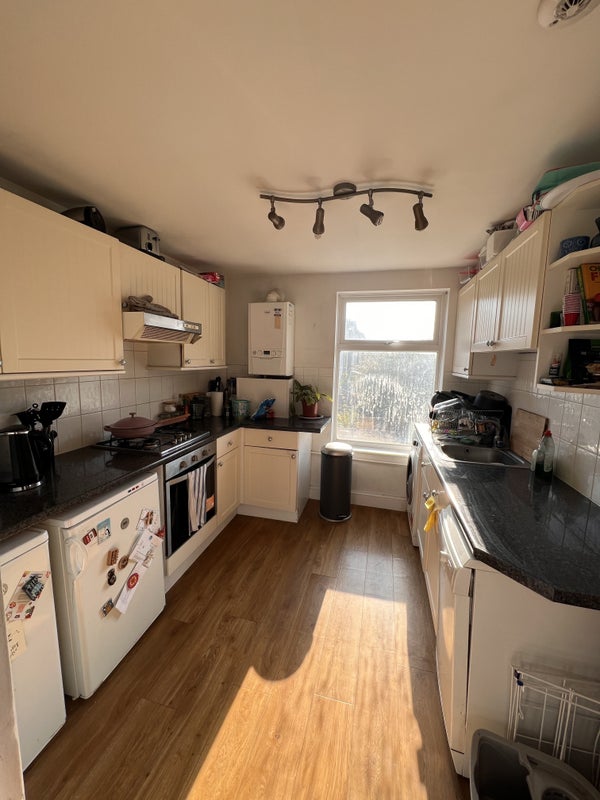 'Huge double in Peckham/East Dulwich' Room to Rent from SpareRoom