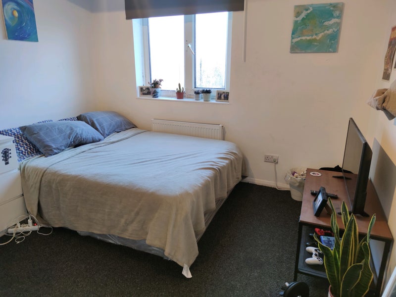 'Very spacious double room East London' Room to Rent from SpareRoom